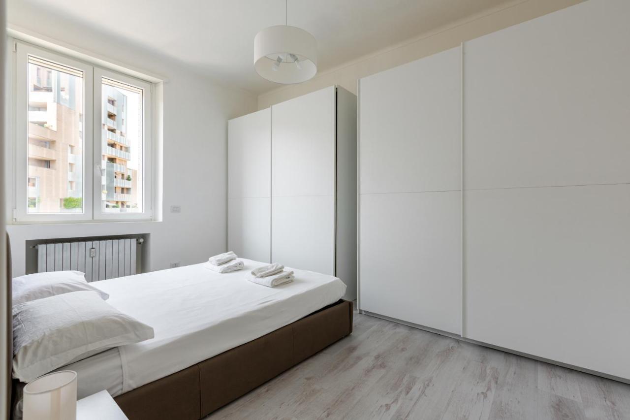 Garibaldi & Gae Aulenti Modern Apt With Private Parking! Milan Exterior photo